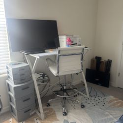 White Glass Desk With Marble Design