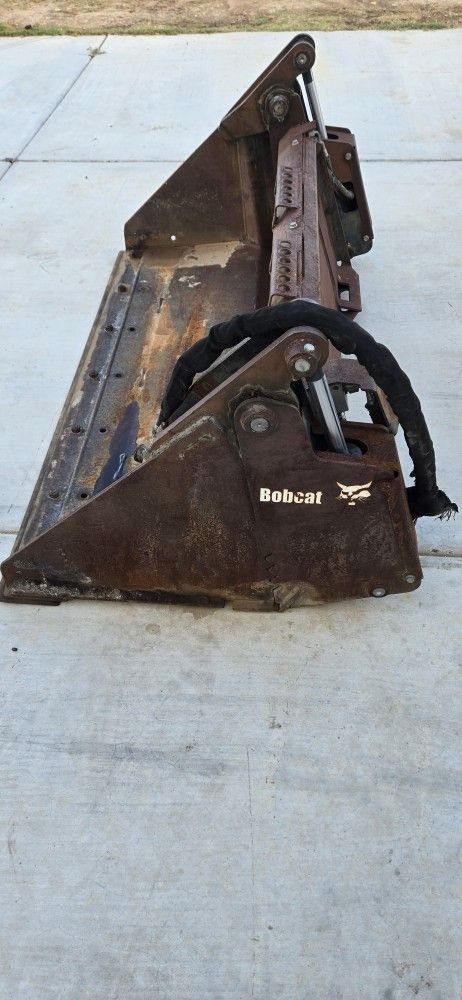 Bobcat 4-in-1 Combo Bucket