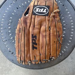 Louisville Slugger Glove 