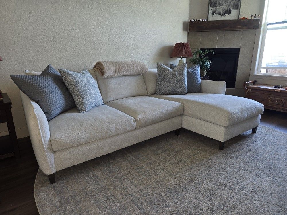 Like New Bernhardt Highland Park 2-Pc. Fabric Joli Sectional Sofa Chaise- Free Delivery
