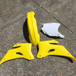 Suzuki Plastic 