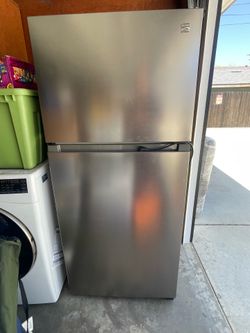 Kenmore 30 in. 18.1 Cu Ft Top Mount Refrigerator, Metallic Steel