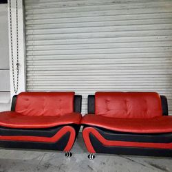 MODERN RED LOVESEAT 🔥 🚚