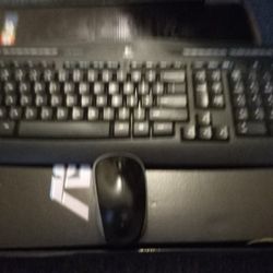 Wireless Logitech Mouse And Keyboard