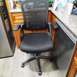 $35 Rolling Erogomatic Office Arm Chair Adjustable Height Mainstays