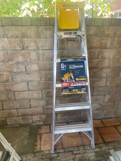Werner 6 ft Aluminum Step Ladder 300 lb