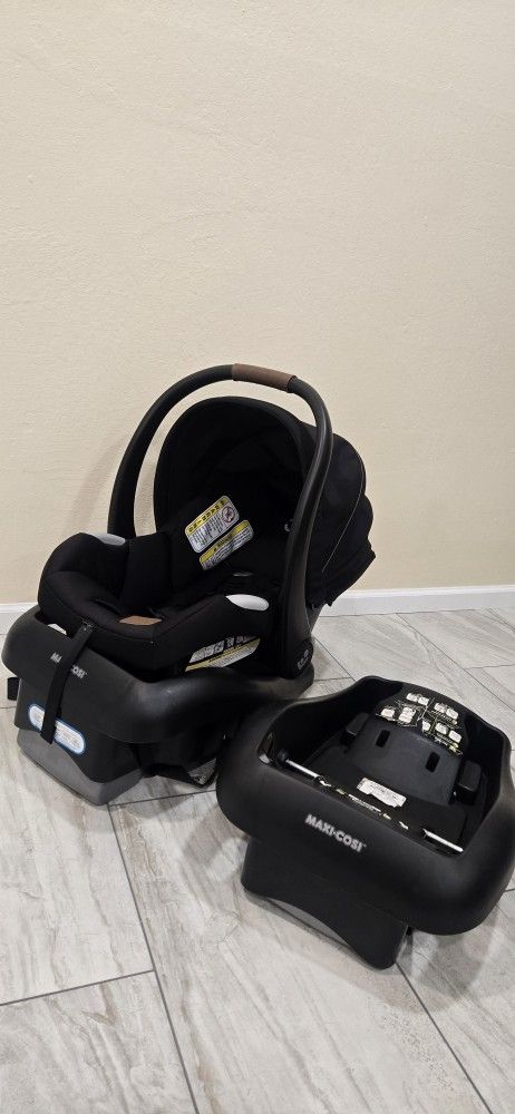 Maxi Cosi Infant Car Seat With 2 Bases.