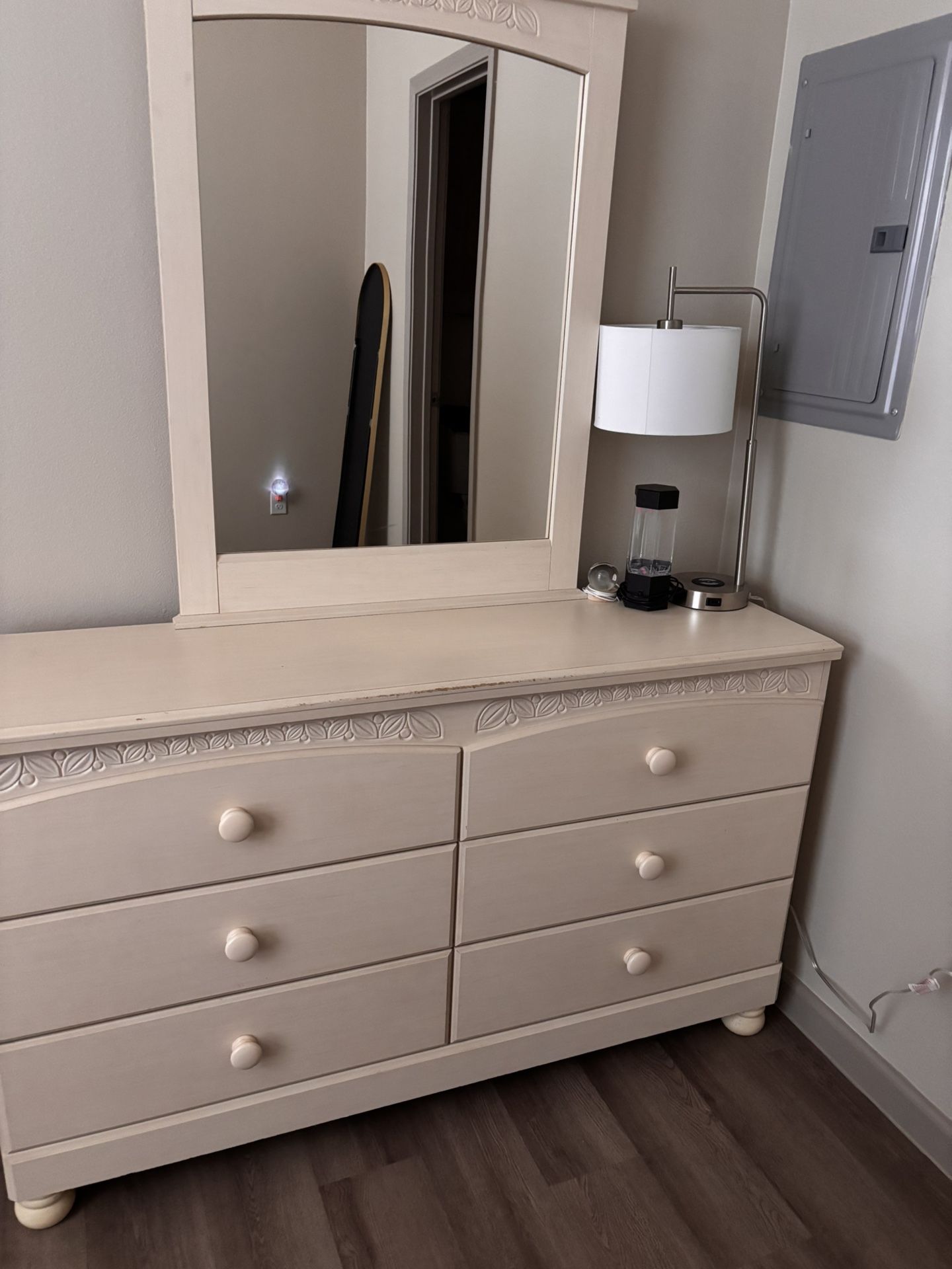 White Dresser With Mirror