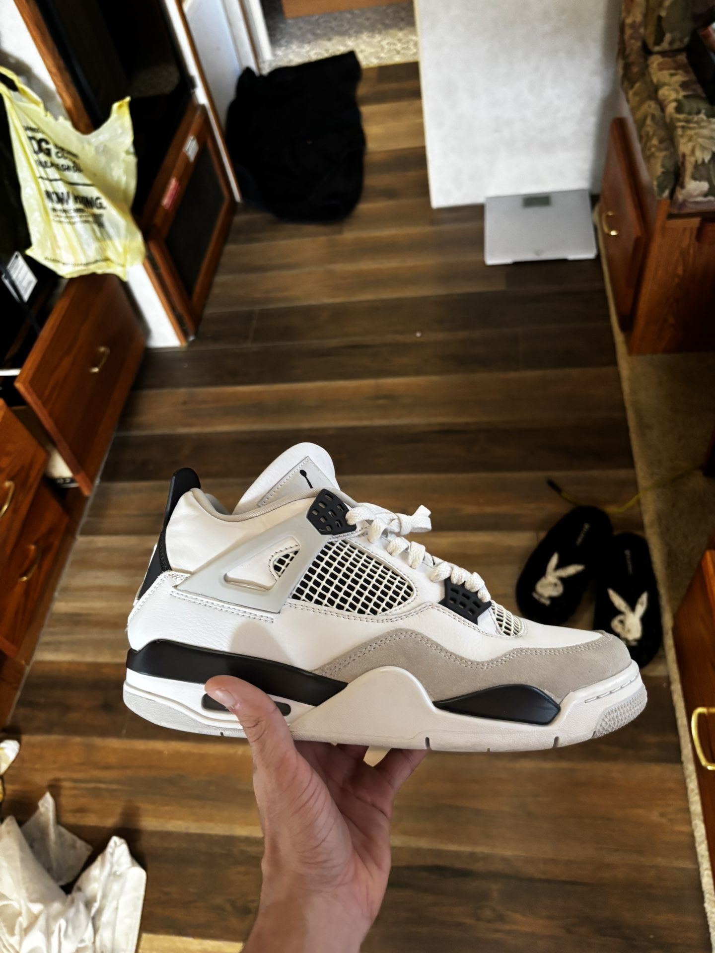 Jordan retro 4 Military Black size 9 used (9/10)