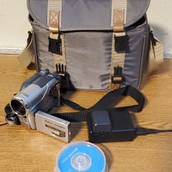 Hitachi DZ-BX35A Mini DVD Camcorder 1200x Digital Zoom w/ Battery & Media, Works