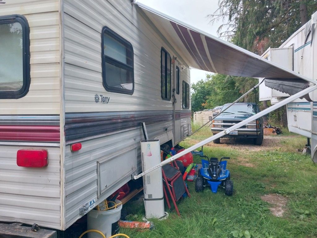 97 24ft Terry Travel Trailer Clean Title