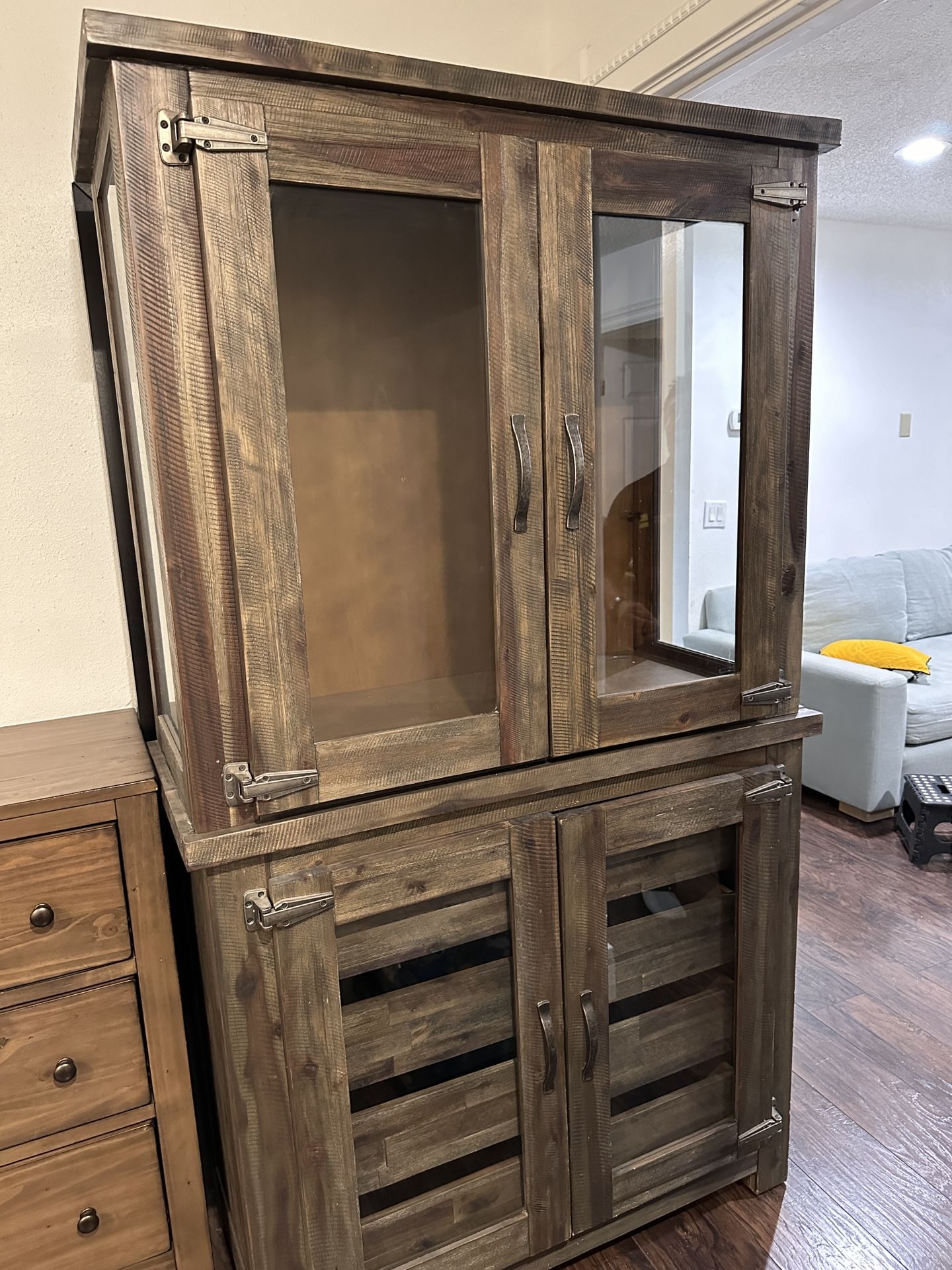 Royal Classics China Caninet