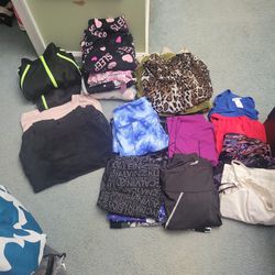 Womens size s & xs clothes lot