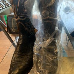 Ladies Lunches every Black Ostrich Boots  Size 10 New
