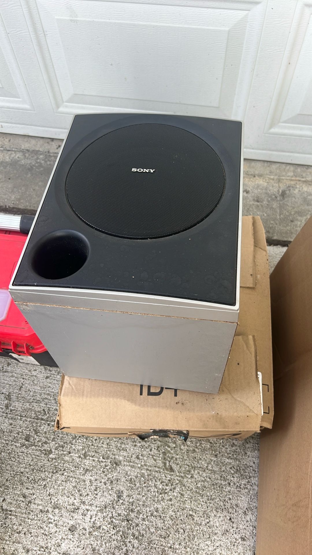 Speaker With Its Connections