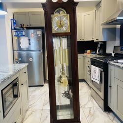 Howard Miller 610-733 Grandfather Clock / Floor Clock
