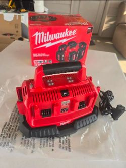 🔥$100 PRICE IS FIRM 🔥 Milwaukee M18 18-Volt 6-Port Sequential Battery Charger