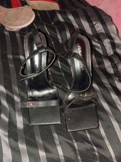 Black ankle strap heels sz 4