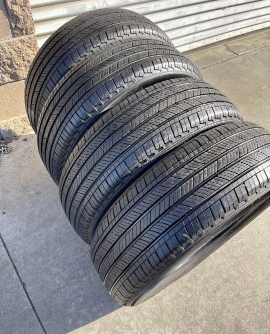 225 60 17 Tires Con 80% De Vida Las 4 De La Marca Michelin