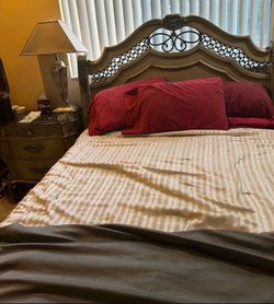 Queen Bedroom Set For Sale
