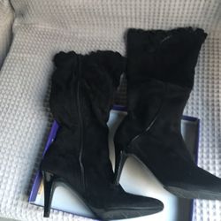 Woman Sweade Boots  Size 7.5