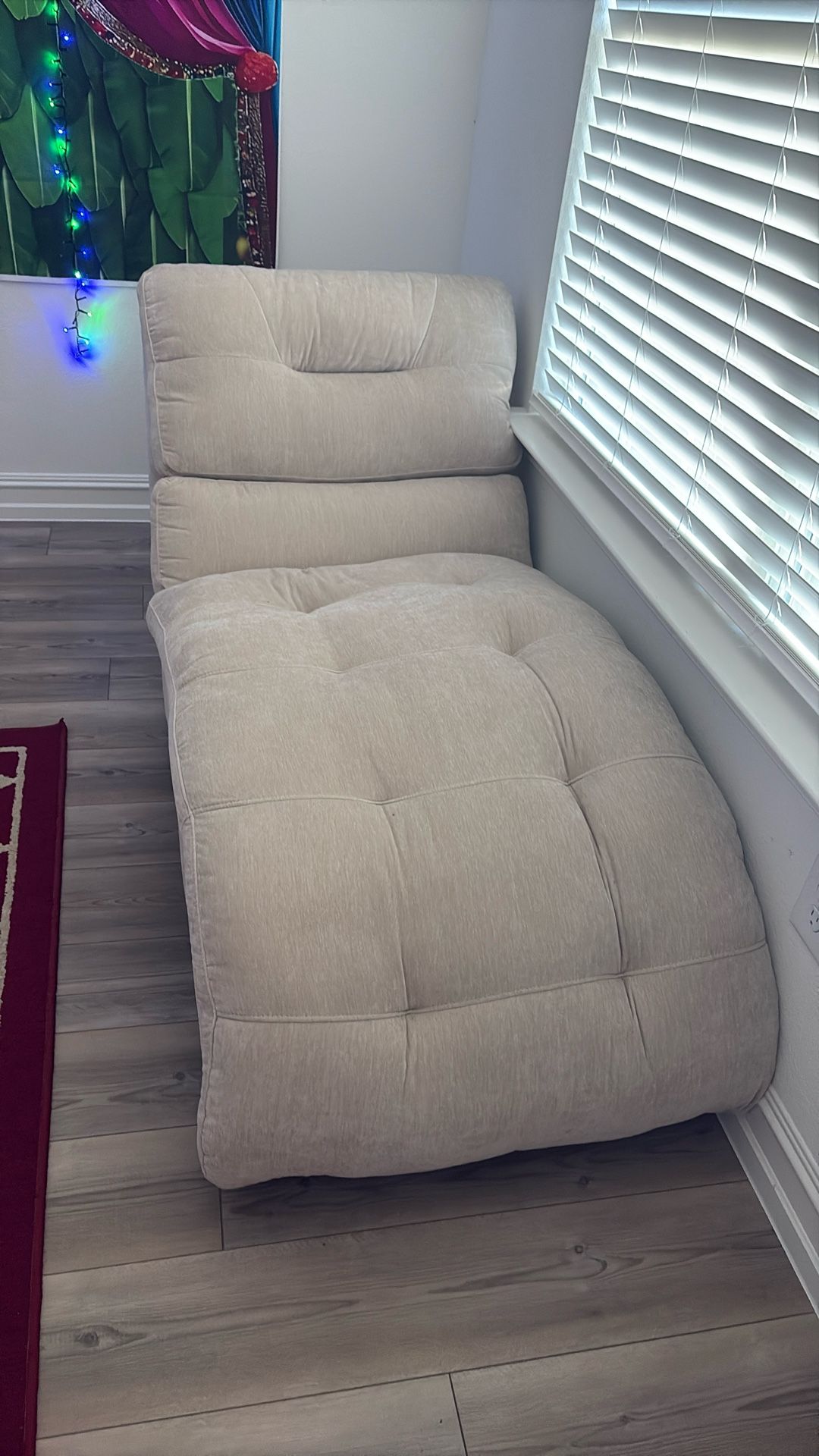 Line. Chaise Lounge