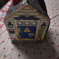 Melissa and Doug Doorbell House with Sound 4 Doors 4 Keys