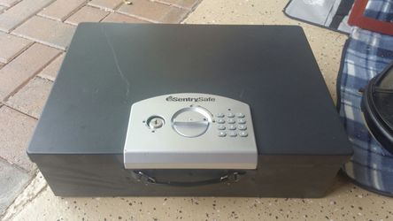 Sentry Security Safe model PL048E