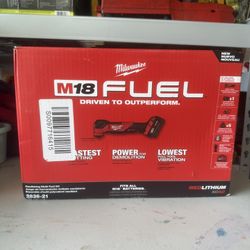 Milwaukee M18 FUEL 18V Lithium-Ion Cordless Brushless Oscillating Multi-Tool Kit with one 5.0 Ah Battery, Charger and Tool Bag