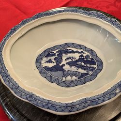 EXQUISITE ORIENTAL SERVING BOWL WITH ORNATE 3D BUTTERFLY HANDLE