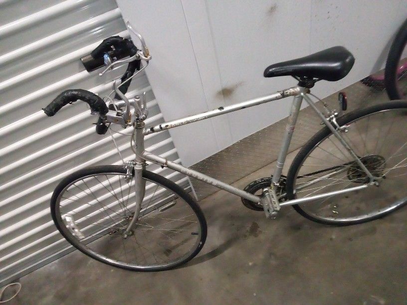 Schwinn Touring  Vintages 80s  World Sport Bicycle 