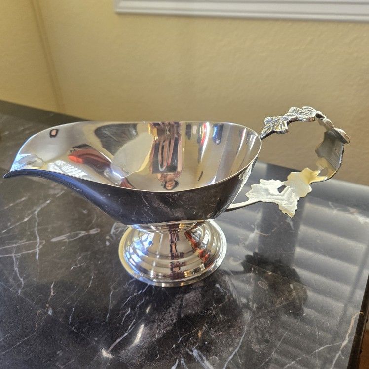 New Williams Sonoma Silver Plated Footed Gravy Boat