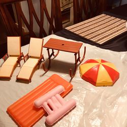 Vintage Arco Barbie Picnic/Beach Items (No Pole For Umbrella and One Of The Lounge Chairs Missing 2 Legs Won’t Tip Over
