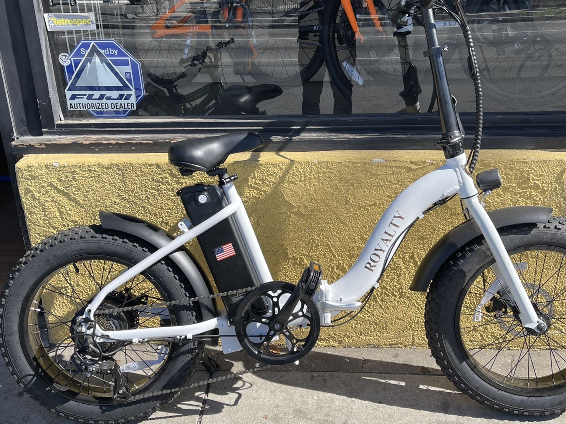 👍🚴⚡️🔋Brand New Royalty Step Thru 20” Fat Tire Electric Folding Bike, Very Fast.⚡️🔋