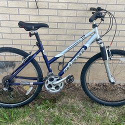 Giant SE Boulder 26in Women’s Bike 