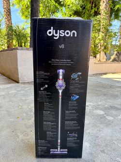 Dyson V8