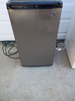 Sanyo Compact Mini Fridge