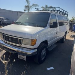 2004 Ford E-350