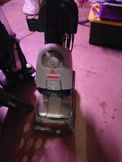 Bissell CARPET CLEANER USED Works Great!