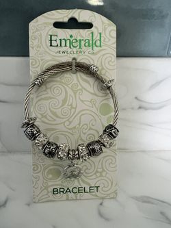 NWT silver-toned charm bracelet with Claddagh by Emerald Jewellery from Ireland