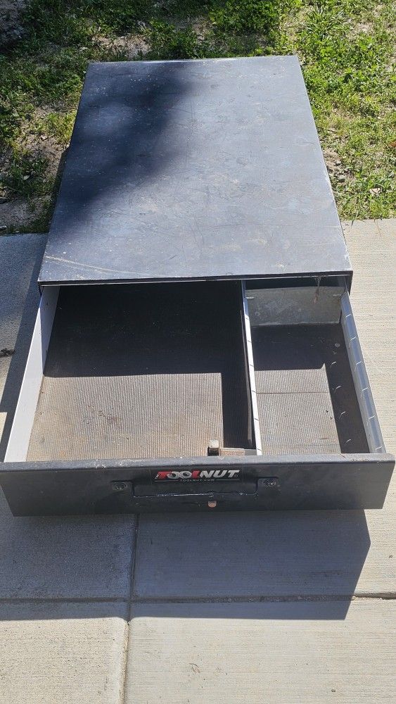 Weather Guard pack rat 4 ft tool box