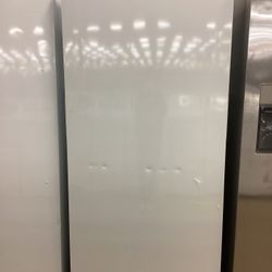 Frigidaire Free Standing Upright Full Size Freezer 
