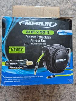 Retractable air hose reel