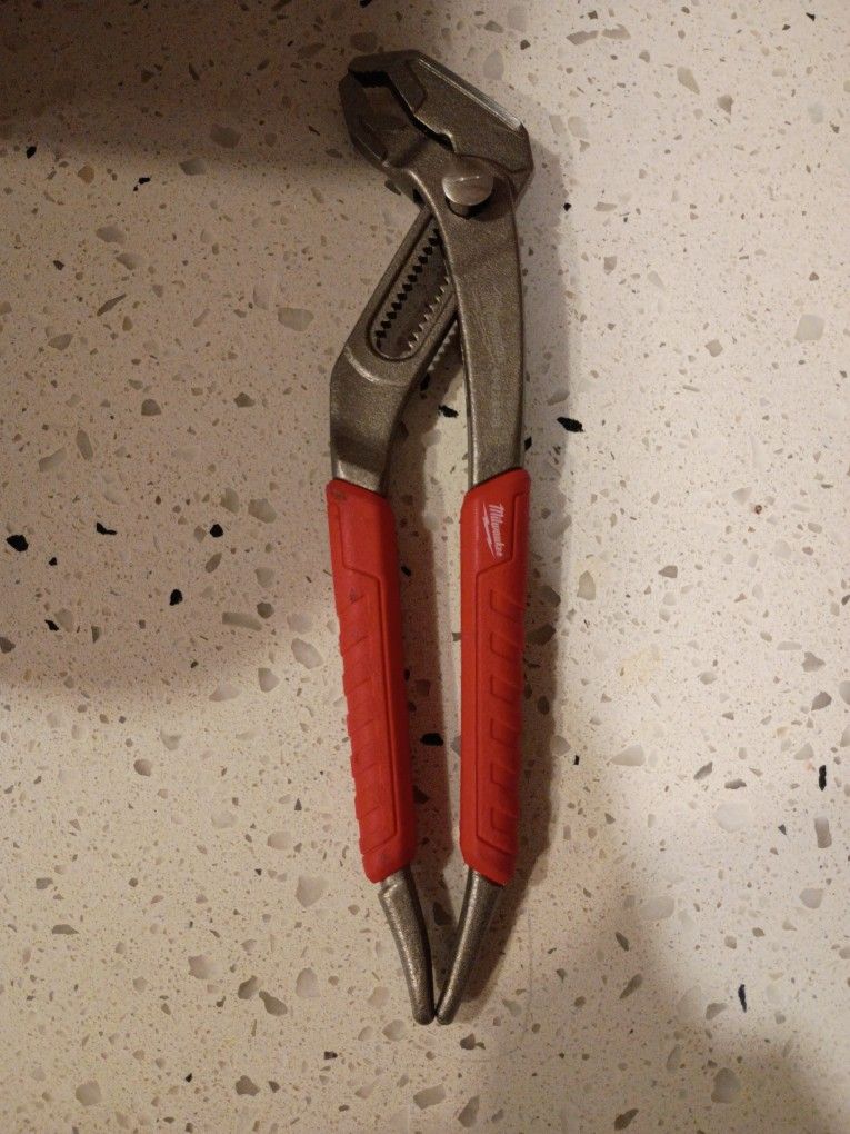 Milwaukee 8" Wrench V Jaw Pliers W/Comfort Grip & Reaming Handels