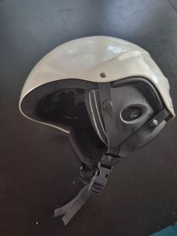 White snowboard helmet