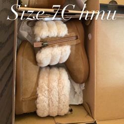 Size 7C Uggs… like NEWW!