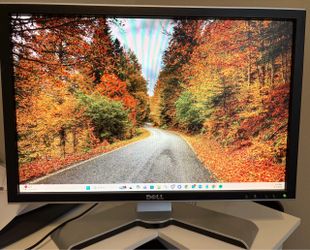 Dell UltraSharp 2208WFP 22” LCD Monitor