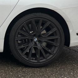 Single BMW 750xi 2022 Wheel (Rim Only)