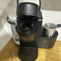 KEURIG coffee Maker 