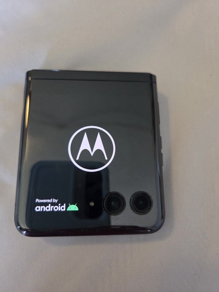 Motorola Razr Plus 2024